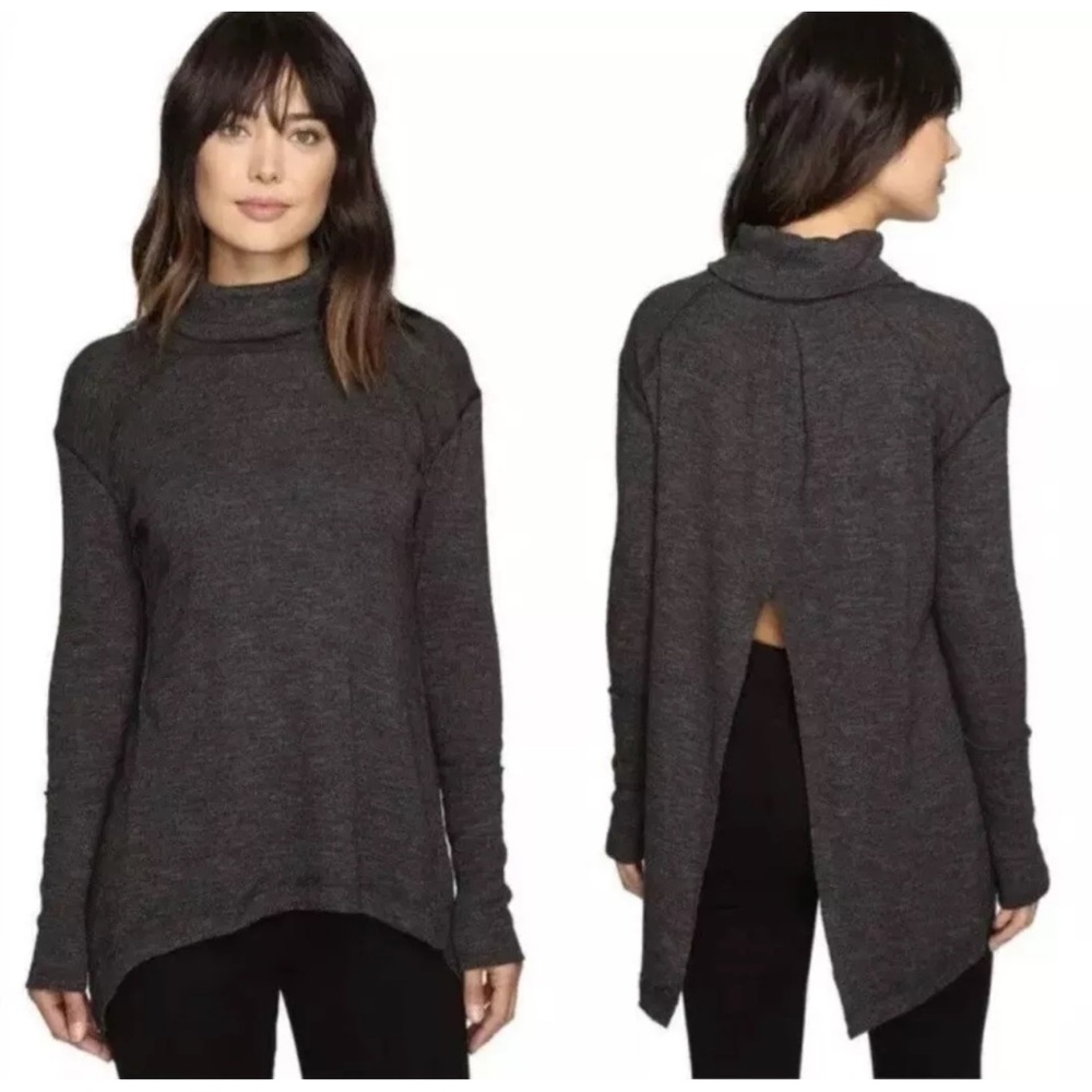 💚Free People Gray Split Back Turtleneck Sweater
